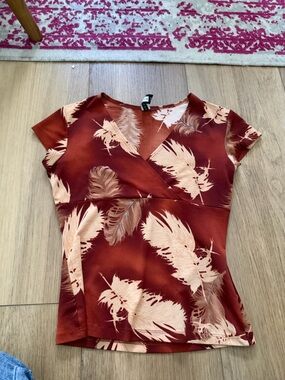 Forever 21 Rust Feather-Print Short Sleeve Top